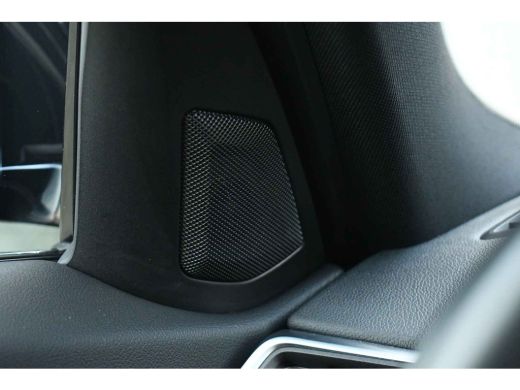 BMW 3 Serie Touring 320e M-Sport ACC HUD Sfeer Camera HiFi Stuurverw ActivLease financial lease