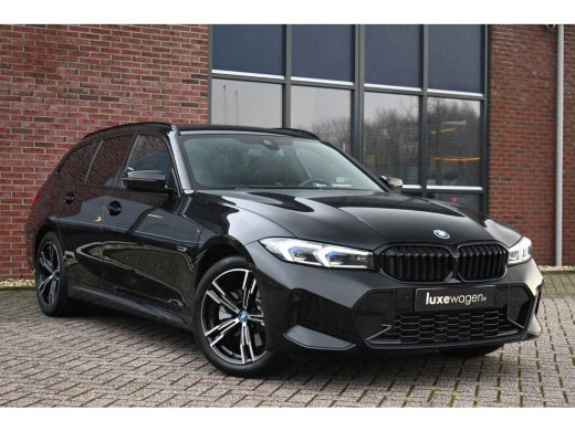 BMW 3 Serie Touring 320e M-Sport ACC HUD Sfeer Camera HiFi Stuurverw ActivLease financial lease
