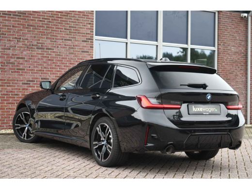 BMW 3 Serie Touring 320e M-Sport ACC HUD Sfeer Camera HiFi Stuurverw ActivLease financial lease