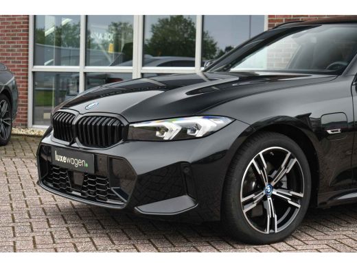 BMW 3 Serie Touring 320e M-Sport ACC HUD Sfeer Camera HiFi Stuurverw ActivLease financial lease