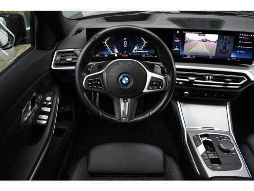 BMW 3 Serie Touring 320e M-Sport ACC HUD Sfeer Camera HiFi Stuurverw ActivLease financial lease