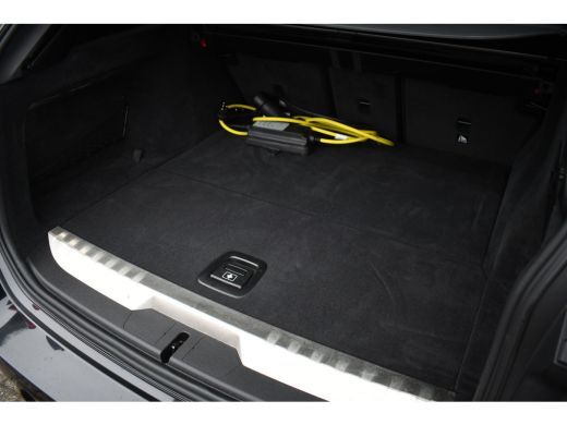 BMW 3 Serie Touring 320e M-Sport ACC HUD Sfeer Camera HiFi Stuurverw ActivLease financial lease