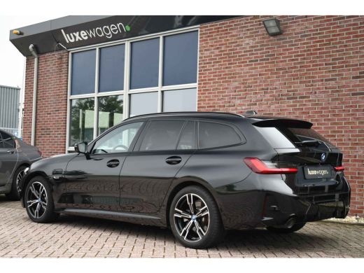 BMW 3 Serie Touring 320e M-Sport ACC HUD Sfeer Camera HiFi Stuurverw ActivLease financial lease