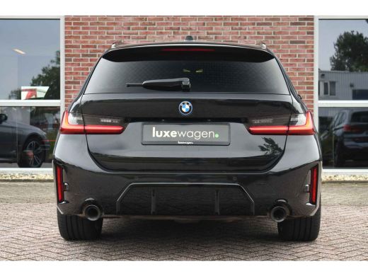 BMW 3 Serie Touring 320e M-Sport ACC HUD Sfeer Camera HiFi Stuurverw ActivLease financial lease