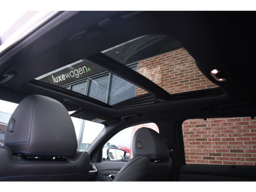 BMW 3 Serie Touring 330e M-Sport Pano ACC Trekh HUD El-zetel 19inch Adp-onderstel ActivLease financial lease