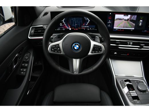 BMW 3 Serie Touring 330e M-Sport Pano ACC Trekh HUD El-zetel 19inch Adp-onderstel ActivLease financial lease