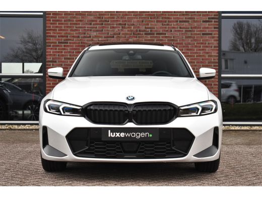 BMW 3 Serie Touring 330e M-Sport Pano ACC Trekh HUD El-zetel 19inch Adp-onderstel ActivLease financial lease