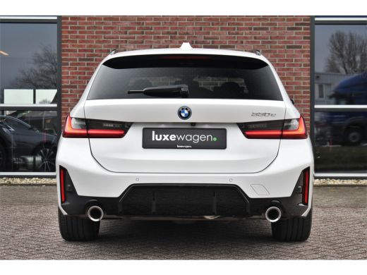 BMW 3 Serie Touring 330e M-Sport Pano ACC Trekh HUD El-zetel 19inch Adp-onderstel ActivLease financial lease
