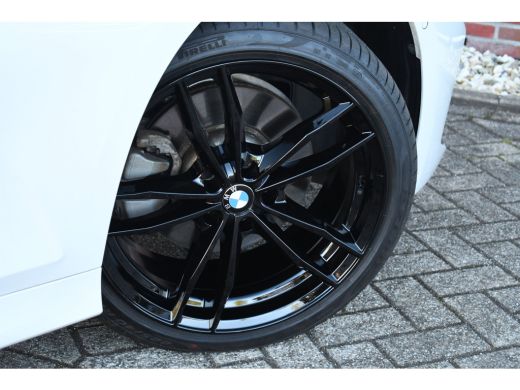 BMW 3 Serie Touring 330e M-Sport Pano ACC Trekh HUD El-zetel 19inch Adp-onderstel ActivLease financial lease