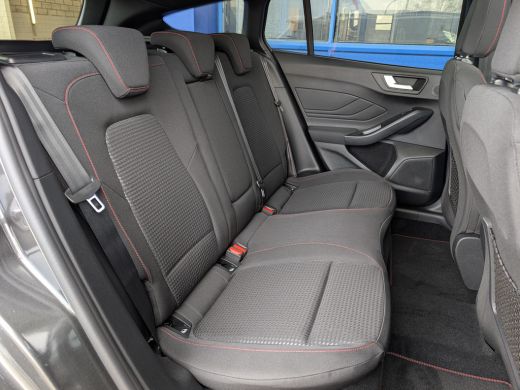 Ford Focus Ford Wagon 1.0 EcoB Hybrid ST Line X Panoramadak | Matrix-LED | Winterpack ActivLease financial lease