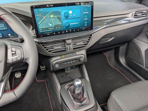 Ford Focus Ford Wagon 1.0 EcoB Hybrid ST Line X Panoramadak | Matrix-LED | Winterpack ActivLease financial lease