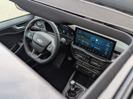 Ford Focus Ford Wagon 1.0 EcoB Hybrid ST Line X Panoramadak | Matrix-LED | Winterpack ActivLease financial lease
