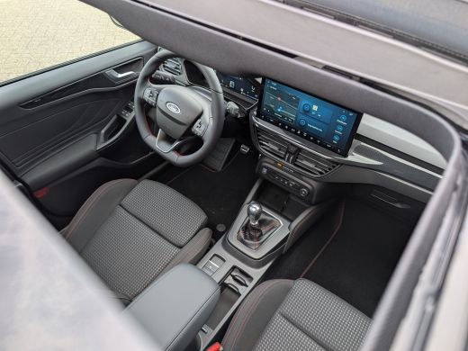 Ford Focus Ford Wagon 1.0 EcoB Hybrid ST Line X Panoramadak | Matrix-LED | Winterpack ActivLease financial lease