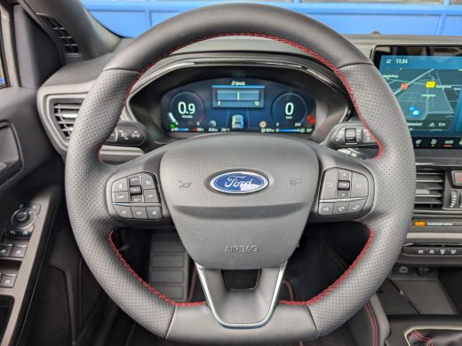 Ford Focus Ford Wagon 1.0 EcoB Hybrid ST Line X Panoramadak | Matrix-LED | Winterpack ActivLease financial lease