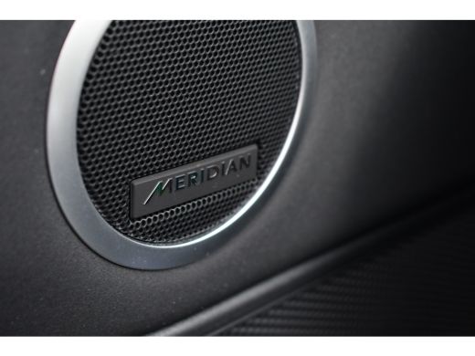Land Rover Discovery 3.0 D300 HSE Pano Trekh HUD ACC Meridian Luchtv ActivLease financial lease