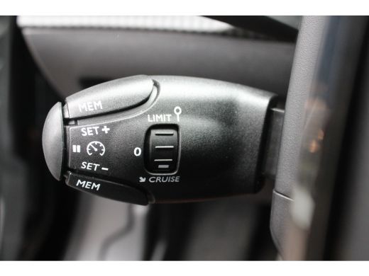 Peugeot 2008 1.2 PureTech 100 Allure | Navigatie | Camera | Apple carplay | Bluetooth | 9.000km | ActivLease financial lease