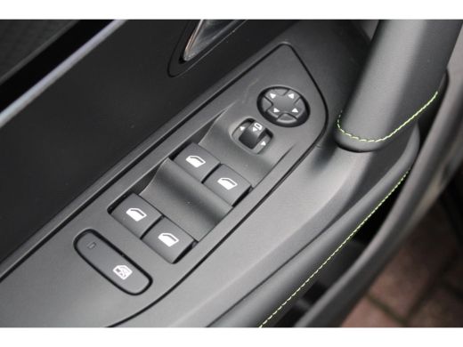 Peugeot 2008 SUV 1.2 PureTech 130pk EAT8 GT | Automaat | Navigatie | Camera | Nieuw model | 17.000km | ActivLease financial lease