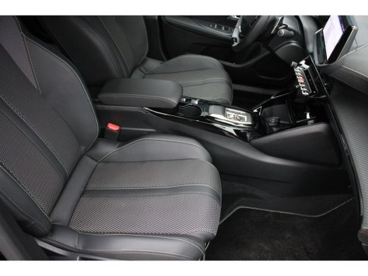 Peugeot 2008 SUV 1.2 PureTech 130pk EAT8 GT | Automaat | Navigatie | Camera | Nieuw model | 17.000km | ActivLease financial lease
