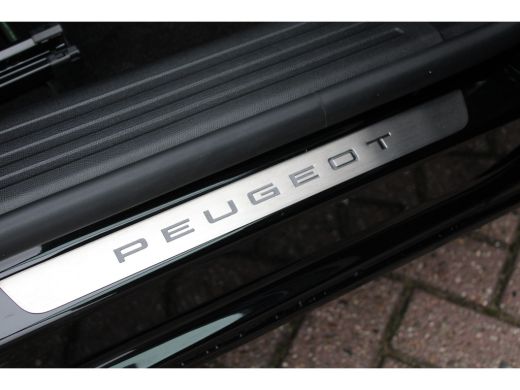 Peugeot 2008 SUV 1.2 PureTech 130pk EAT8 GT | Automaat | Navigatie | Camera | Nieuw model | 17.000km | ActivLease financial lease