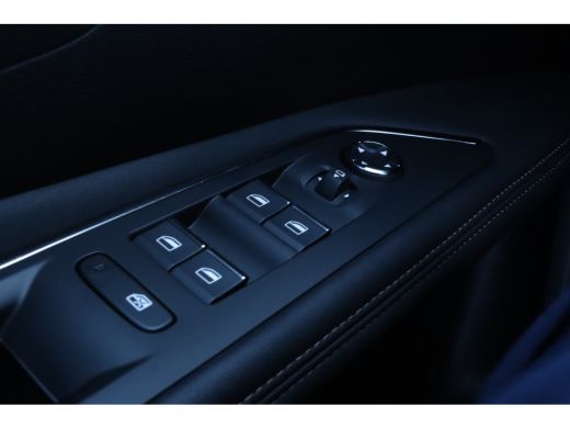 Peugeot 3008 Peugeot 1.6 GT HYbrid | Adaptieve Cruise | Camera | Stoelverwarming | Elektr. klep | Carplay | Navi ActivLease financial lease