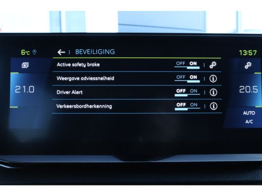 Peugeot 3008 Peugeot 1.6 GT HYbrid | Adaptieve Cruise | Camera | Stoelverwarming | Elektr. klep | Carplay | Navi ActivLease financial lease
