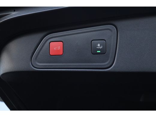 Peugeot 3008 Peugeot 1.6 GT HYbrid | Adaptieve Cruise | Camera | Stoelverwarming | Elektr. klep | Carplay | Navi ActivLease financial lease