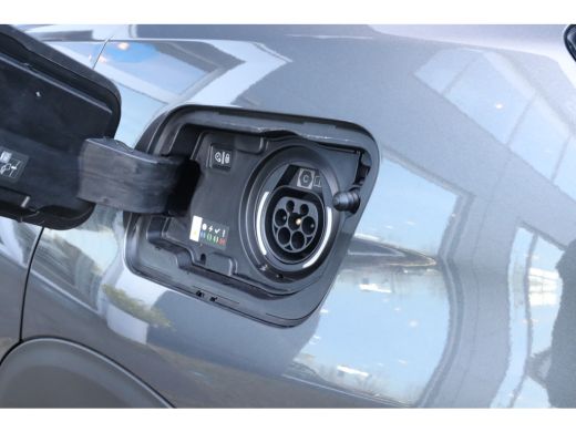 Peugeot 3008 Peugeot 1.6 GT HYbrid | Adaptieve Cruise | Camera | Stoelverwarming | Elektr. klep | Carplay | Navi ActivLease financial lease