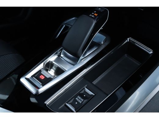 Peugeot 3008 Peugeot 1.6 GT HYbrid | Adaptieve Cruise | Camera | Stoelverwarming | Elektr. klep | Carplay | Navi ActivLease financial lease