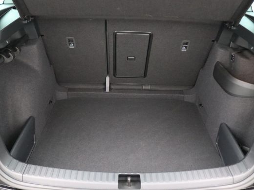 Skoda Karoq 1.5 TSI ACT Business Edition 150PK DSG full led, adaptive cruise, lane assist, elek. bedienbare a... ActivLease financial lease