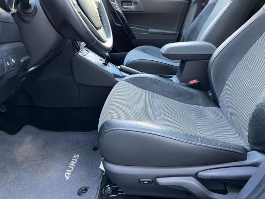 Toyota Auris Touring Sports 1.8 Hybrid Executive | All-in prijs | Navigatie | panoramadak | Airco | Parkeersensoren ActivLease financial lease