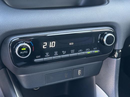 Toyota Yaris 1.5 Hybrid Active Multimedia Pack ActivLease financial lease