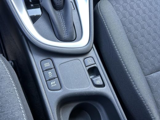 Toyota Yaris 1.5 Hybrid Active Multimedia Pack ActivLease financial lease