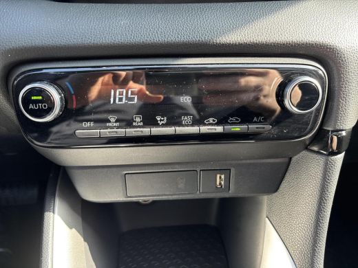 Toyota Yaris 1.5 Hybrid Comfort | All-in prijs | Navigatie | Camera | Airco ActivLease financial lease
