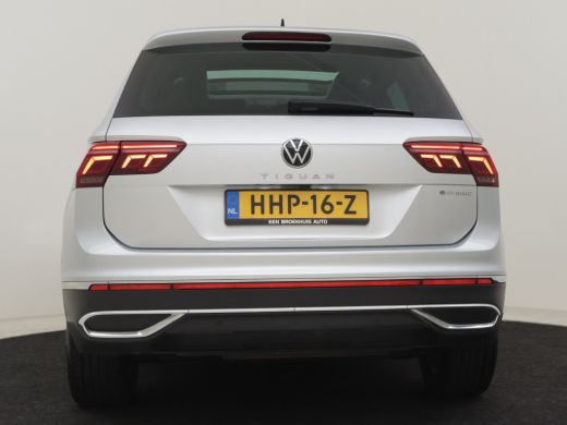 Volkswagen Tiguan 1.4 TSI 245pk eHybrid Elegance | 100% dealeronderhouden | Cruise control adaptief | Panorama-dak ... ActivLease financial lease