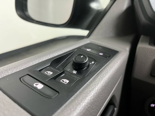 Volkswagen Transporter 2.0 TDI L2H1 30 Comfortline | Standkachel | Stoelverarming | Bijrijdersbank | Apple Carplay | Tre... ActivLease financial lease
