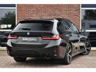 BMW 3 Serie Touring 320e M-Sport ACC HUD Sfeer Camera HiFi Stuurverw