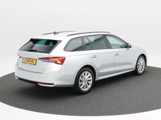 Skoda Octavia Combi First Edition 1.5 TSi 115 Pk Automaat | LED | Camera | Stoelverwarming | Elek. Klep | Adapt...