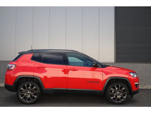 Jeep Compass 4xe 240pk/Phev-Hybrid/Pano-dak/Colorado Red/Trekhaak/Leder/Camera ActivLease financial lease