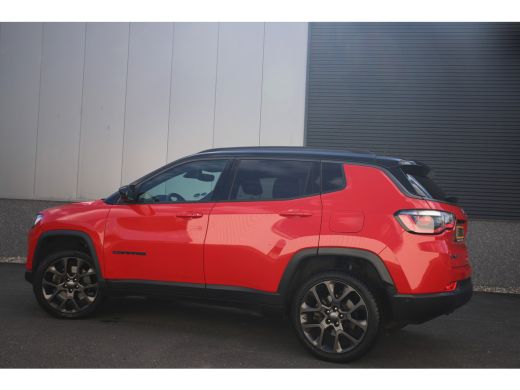 Jeep Compass 4xe 240pk/Phev-Hybrid/Pano-dak/Colorado Red/Trekhaak/Leder/Camera ActivLease financial lease