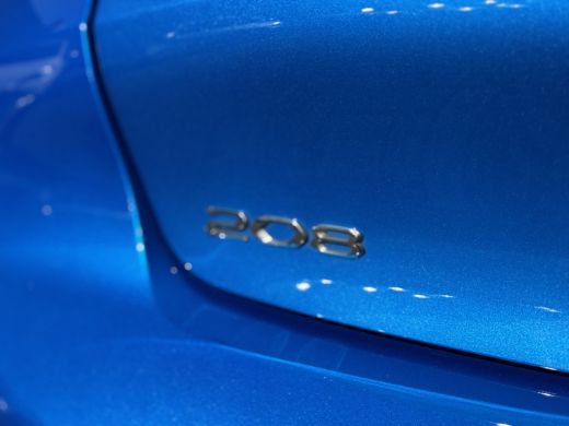Peugeot 208 Peugeot GT PureTech 100pk Automaat | Navigatie | Achteruitrijcamera | Climate Control | Apple Car... ActivLease financial lease