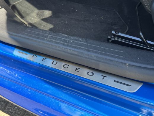 Peugeot 208 Peugeot GT PureTech 100pk Automaat | Navigatie | Achteruitrijcamera | Climate Control | Apple Car... ActivLease financial lease