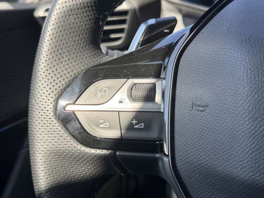 Peugeot 208 Peugeot GT PureTech 100pk Automaat | Navigatie | Achteruitrijcamera | Climate Control | Apple Car... ActivLease financial lease