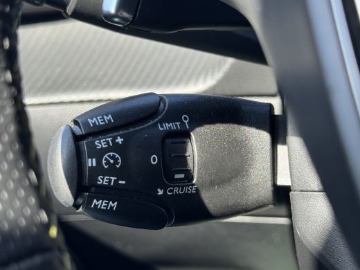 Peugeot 208 Peugeot GT PureTech 100pk Automaat | Navigatie | Achteruitrijcamera | Climate Control | Apple Car... ActivLease financial lease