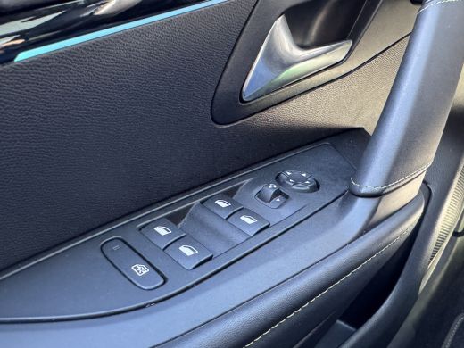 Peugeot 208 Peugeot GT PureTech 100pk Automaat | Navigatie | Achteruitrijcamera | Climate Control | Apple Car... ActivLease financial lease