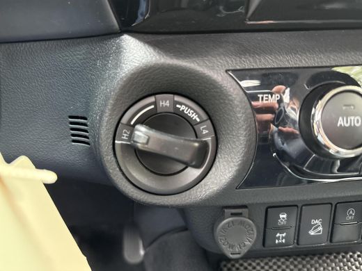 Toyota Hilux 2.4 D-4D Xtra Cab Professional | Navigatie | Achteruitrijcamera ActivLease financial lease