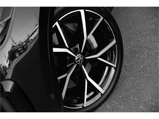 Volkswagen Touareg 3.0TSi 462pk 4MOTION R | Panoramadak | Nachtzicht | Luchtvering | HUD | Harman Kardon | ActivLease financial lease