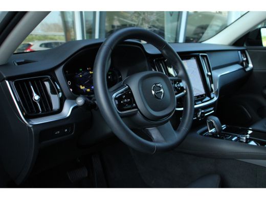 Volvo  V60 Volvo T6 AWD Plus Dark | Adaptive Cruise | Stuur/Stoelverwarming | Camera | Getint Glas | Zwarte ... ActivLease financial lease