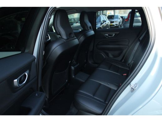Volvo  V60 Volvo T6 AWD Plus Dark | Adaptive Cruise | Stuur/Stoelverwarming | Camera | Getint Glas | Zwarte ... ActivLease financial lease
