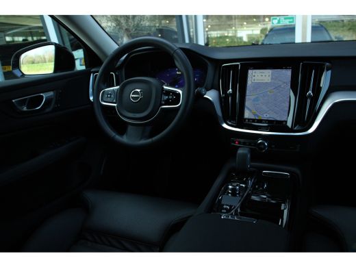 Volvo  V60 Volvo T6 AWD Plus Dark | Adaptive Cruise | Stuur/Stoelverwarming | Camera | Getint Glas | Zwarte ... ActivLease financial lease