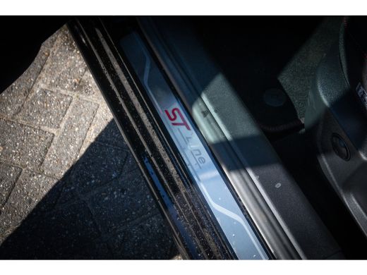 Ford Focus 1.0 EcoBoost Hybrid ST Line X | Achteruitrijcamera | Airco (automatisch) | Apple Carplay/Android ... ActivLease financial lease